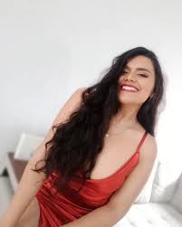 <em>Lucy T. - England</em>